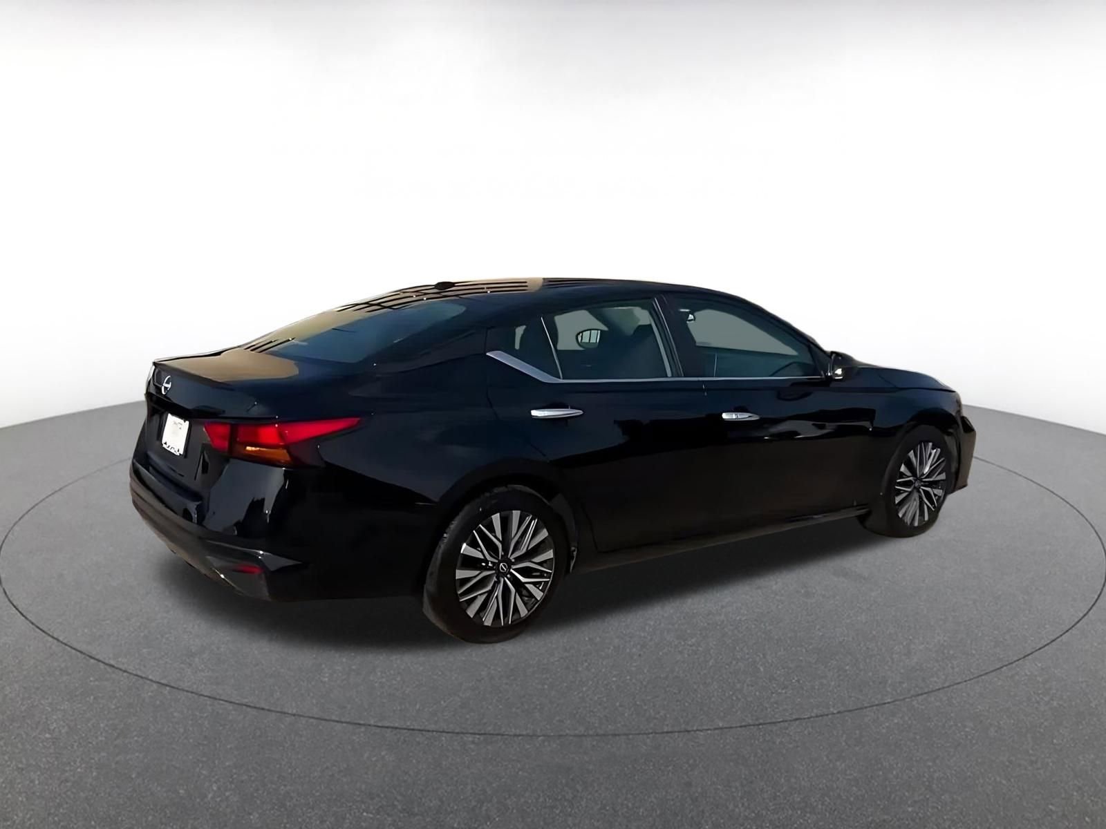 Thumbnail: 2025 Nissan Altima - 14