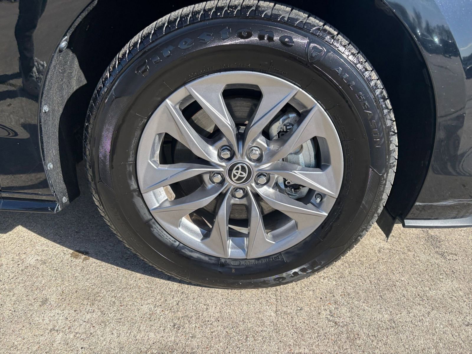 Thumbnail: 2025 Toyota Sienna - 33