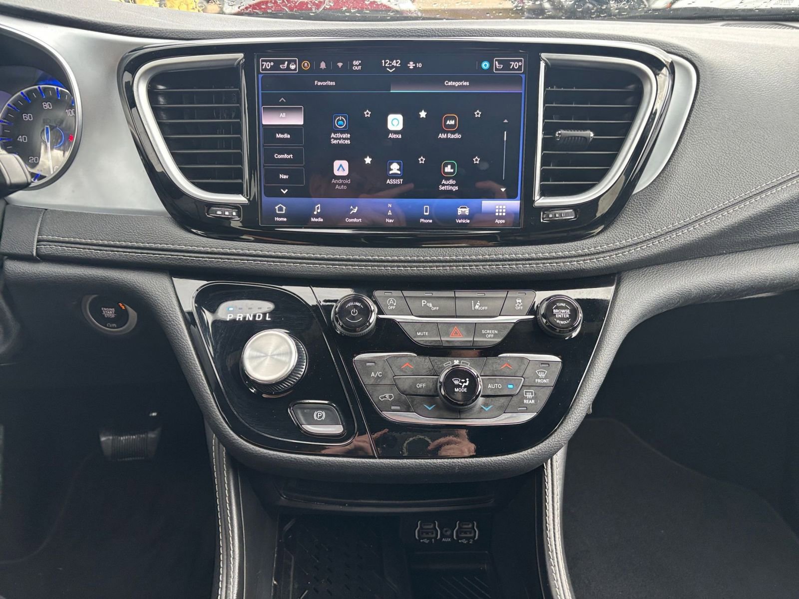 Thumbnail: 2025 Chrysler Pacifica - 17