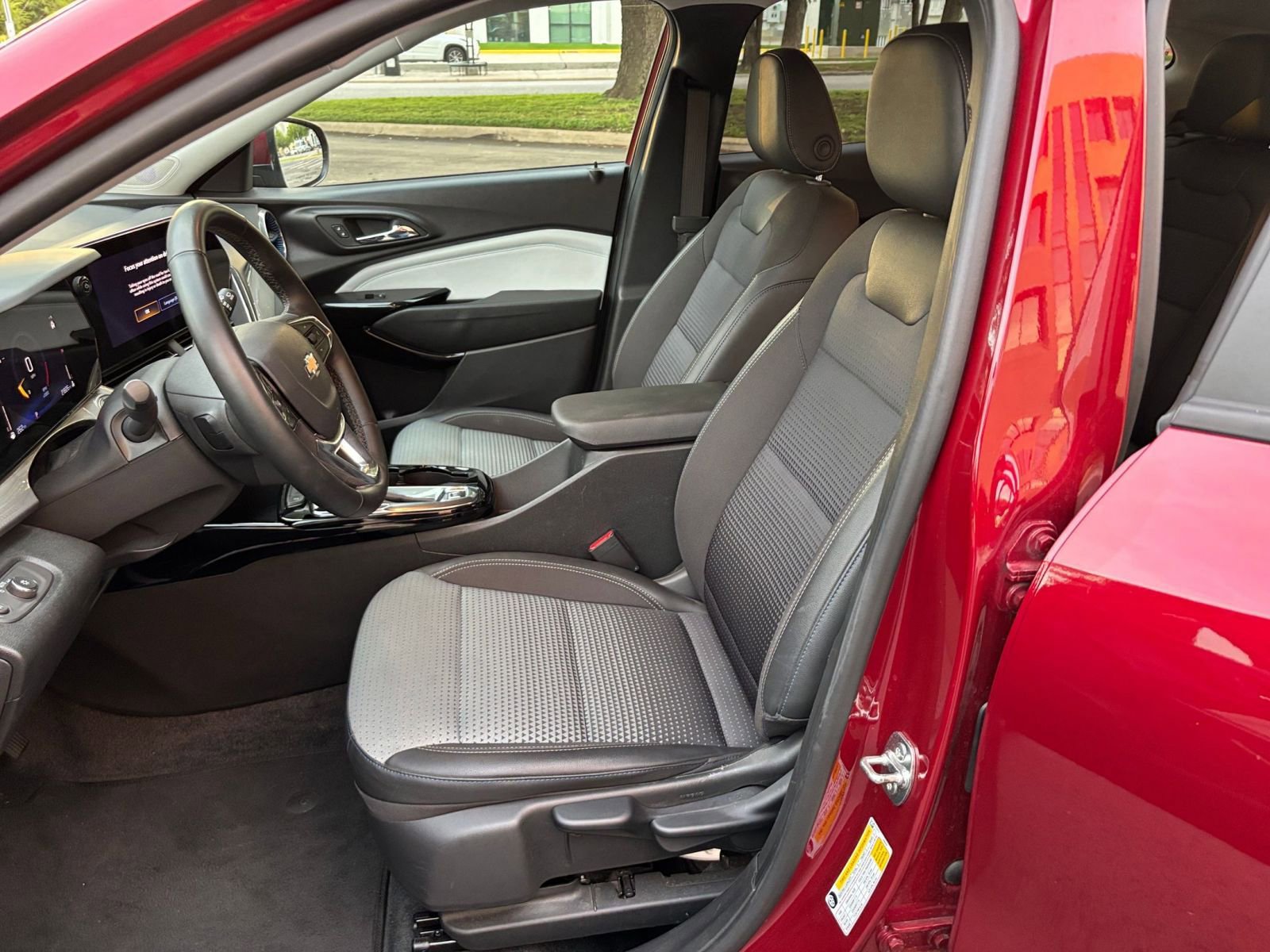 Thumbnail: 2025 Chevrolet Trax - 31