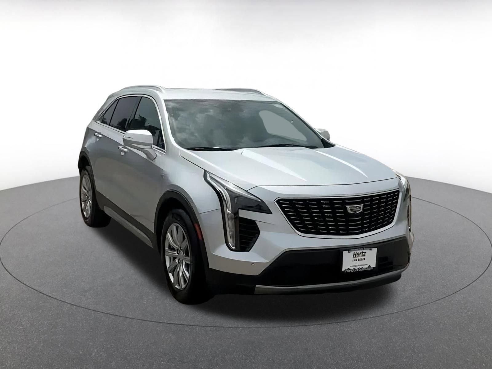 Thumbnail: 2022 Cadillac XT4 - 3