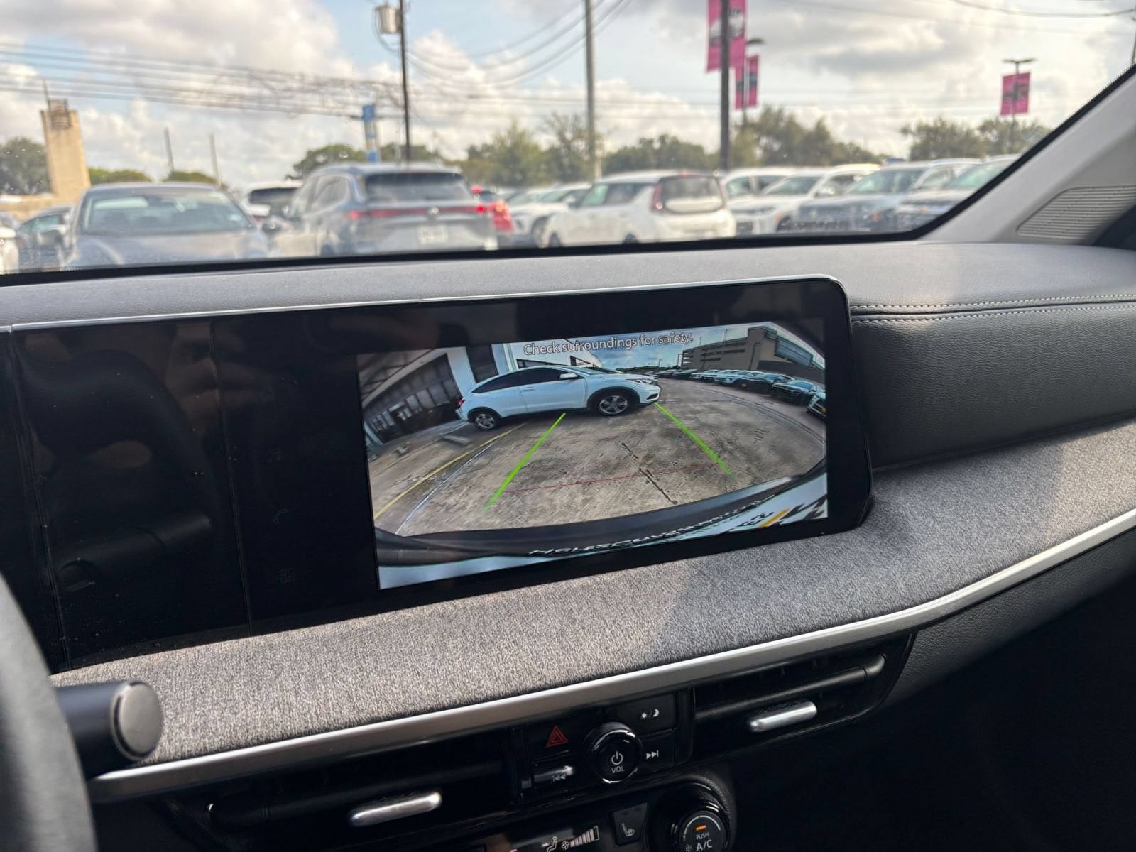 Thumbnail: 2026 Nissan Kicks - 21