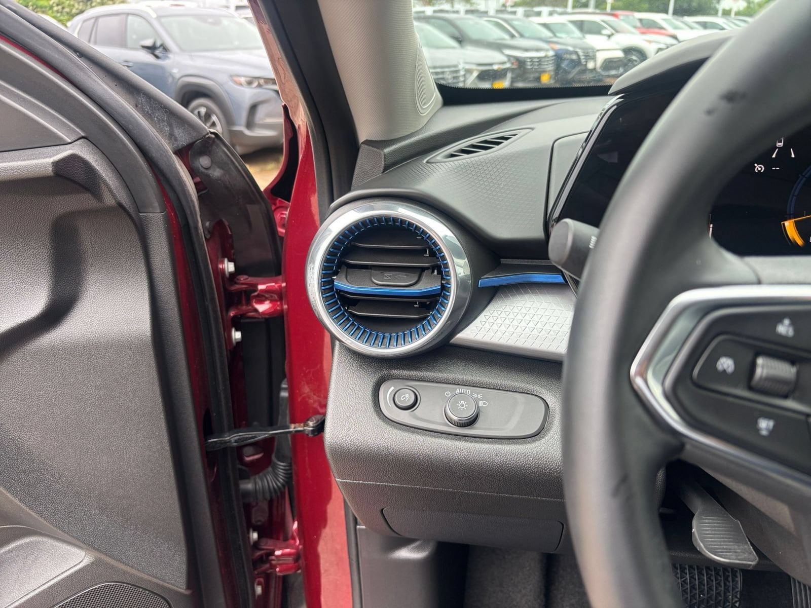 Thumbnail: 2025 Chevrolet Trax - 34