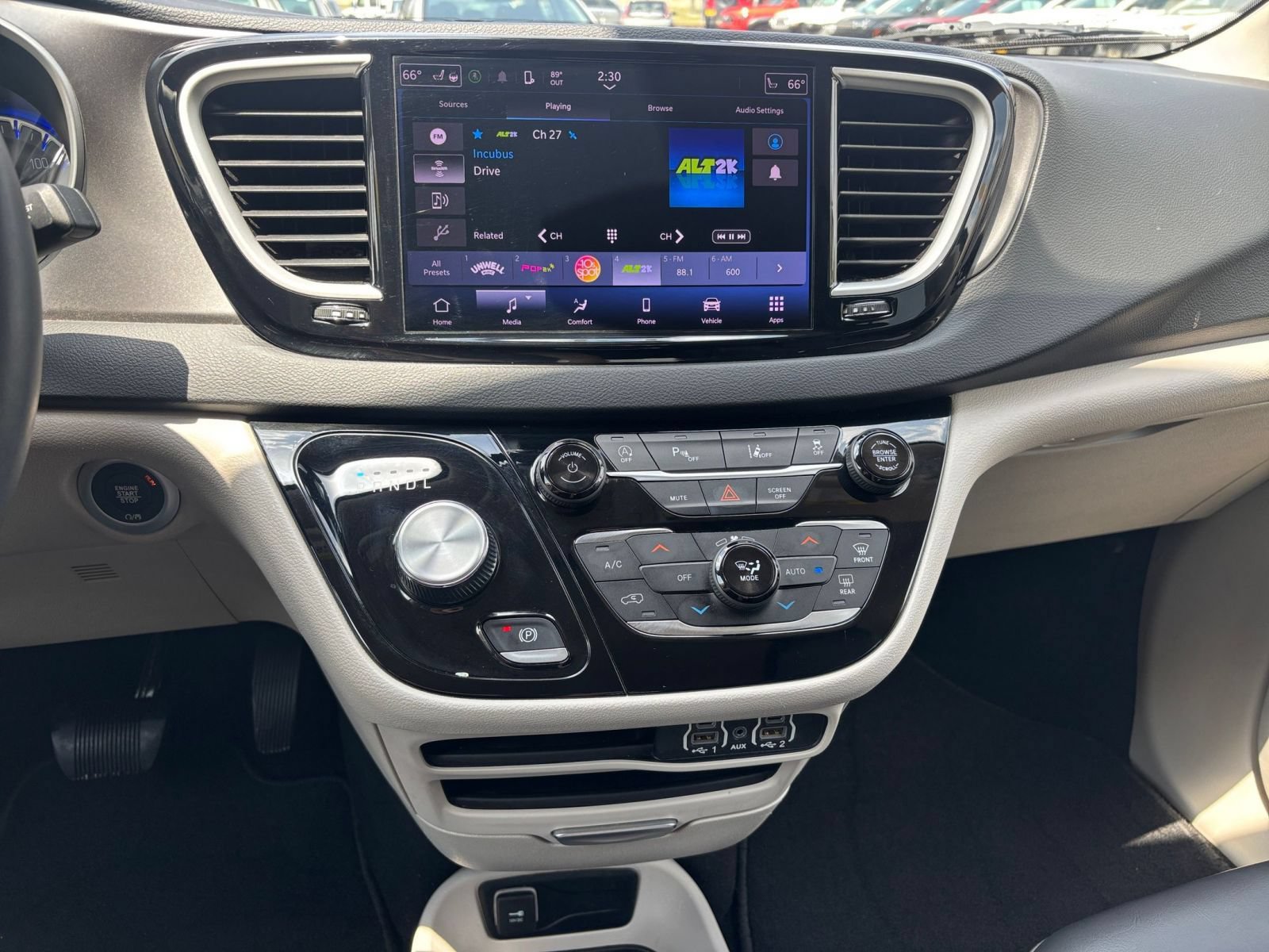 Thumbnail: 2023 Chrysler Pacifica - 16