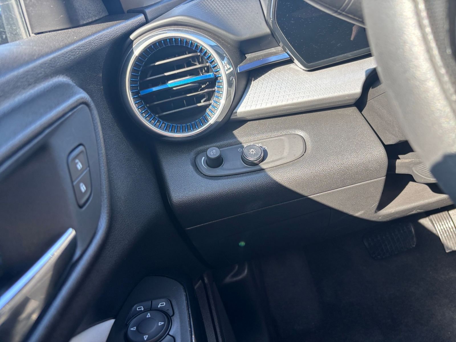 Thumbnail: 2025 Chevrolet Trax - 33