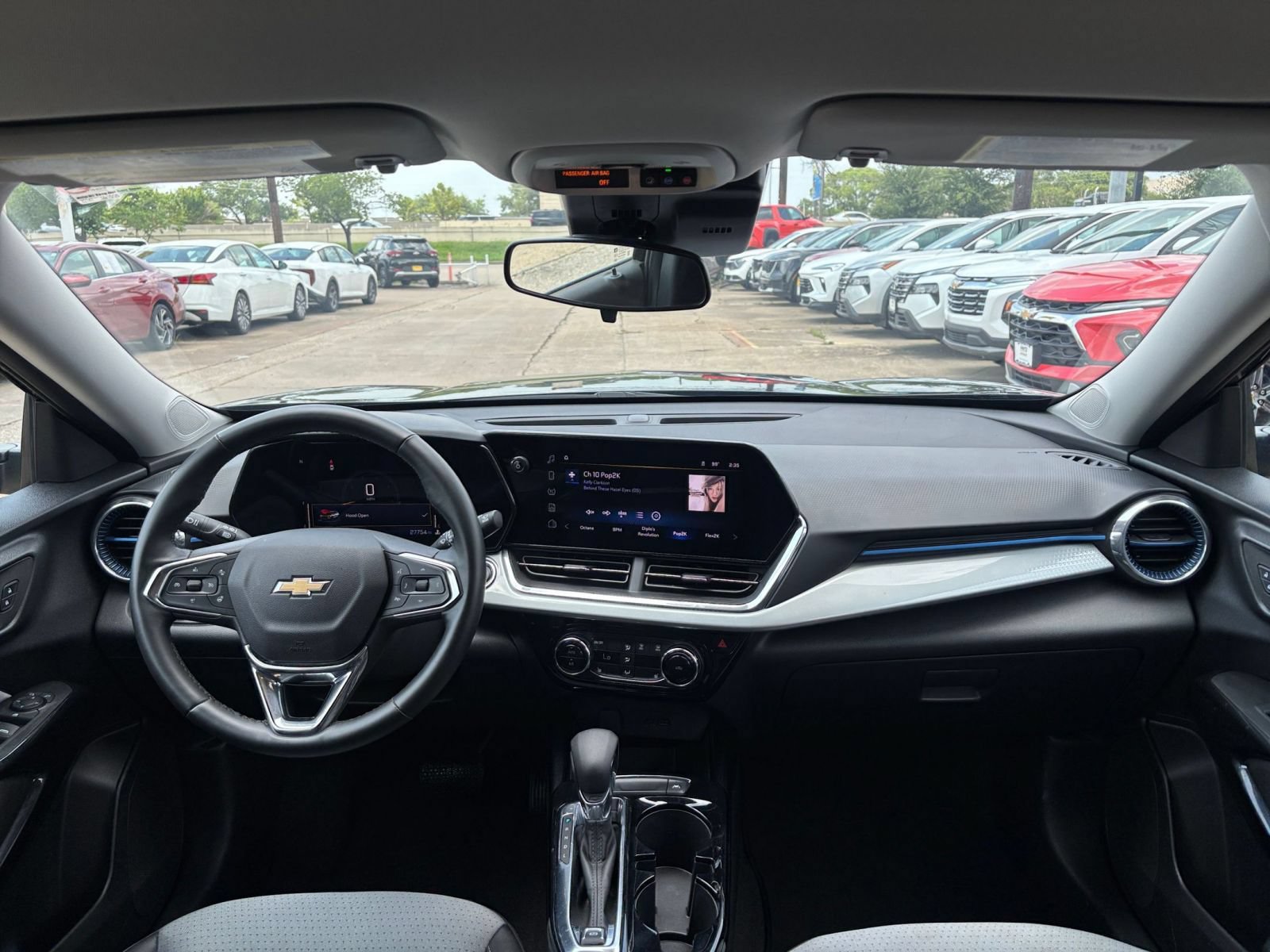 Thumbnail: 2025 Chevrolet Trax - 32
