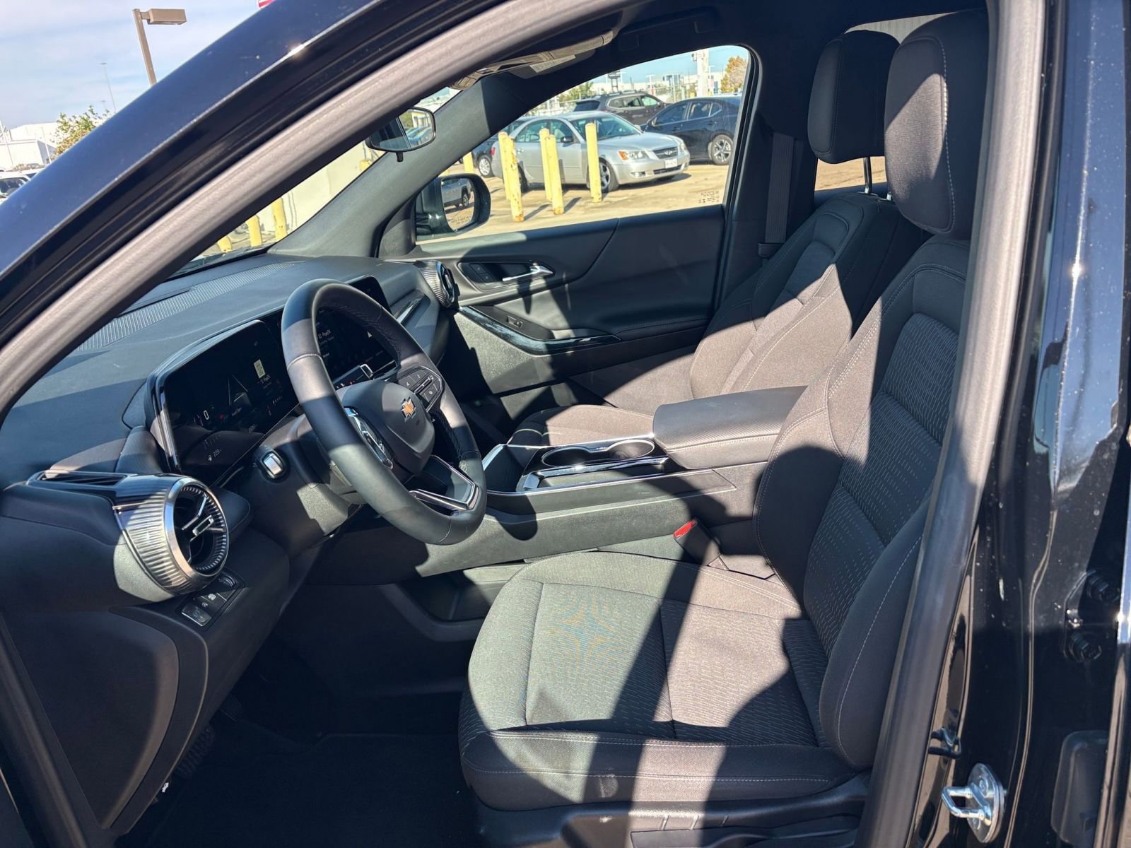 Thumbnail: 2025 Chevrolet Equinox - 25