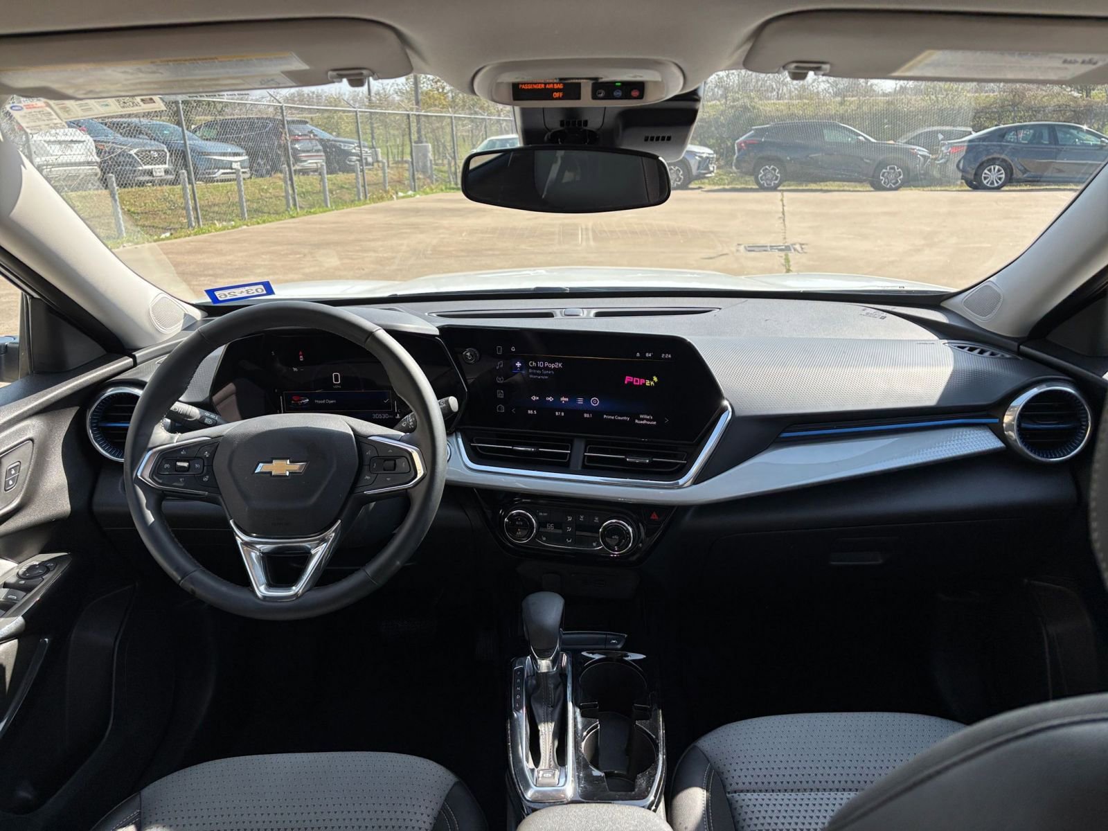 Thumbnail: 2025 Chevrolet Trax - 32