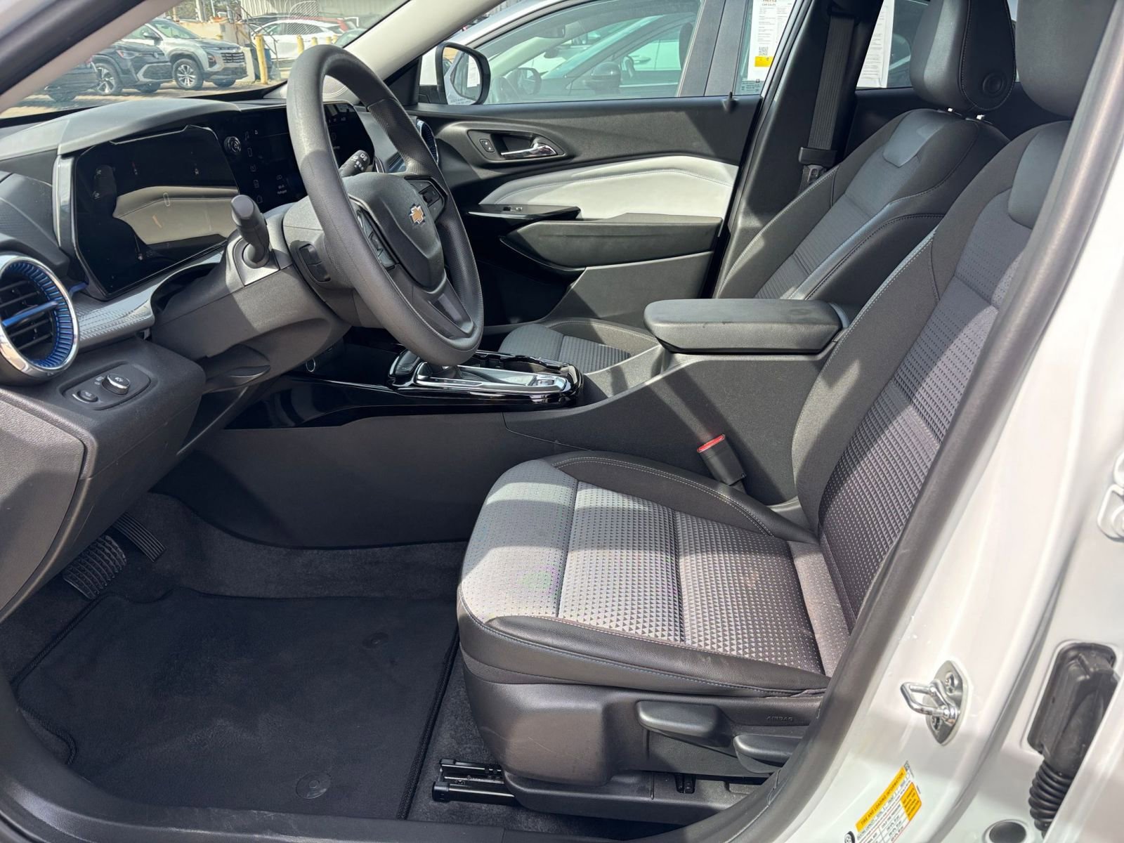 Thumbnail: 2025 Chevrolet Trax - 25