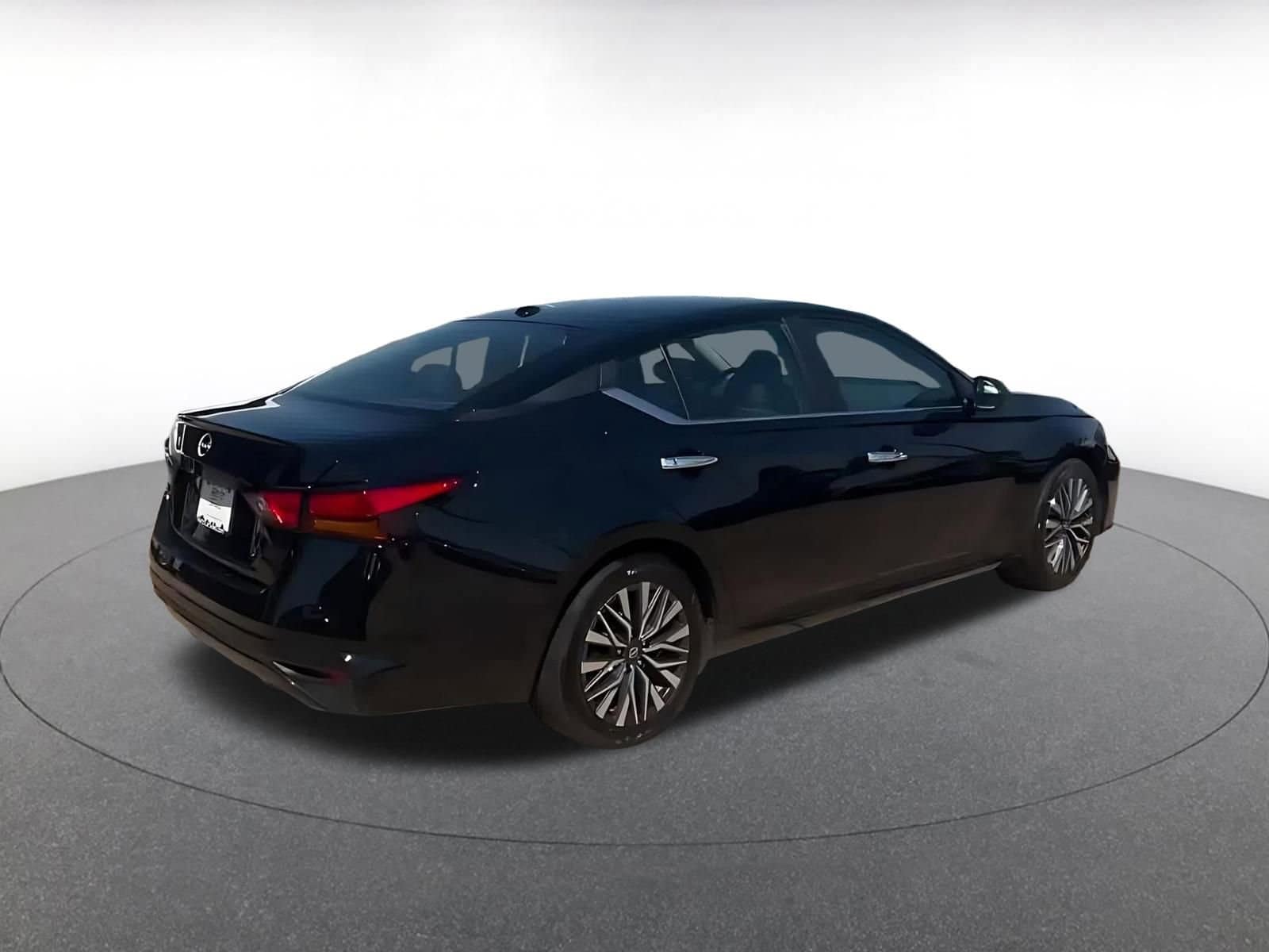 Thumbnail: 2025 Nissan Altima - 12