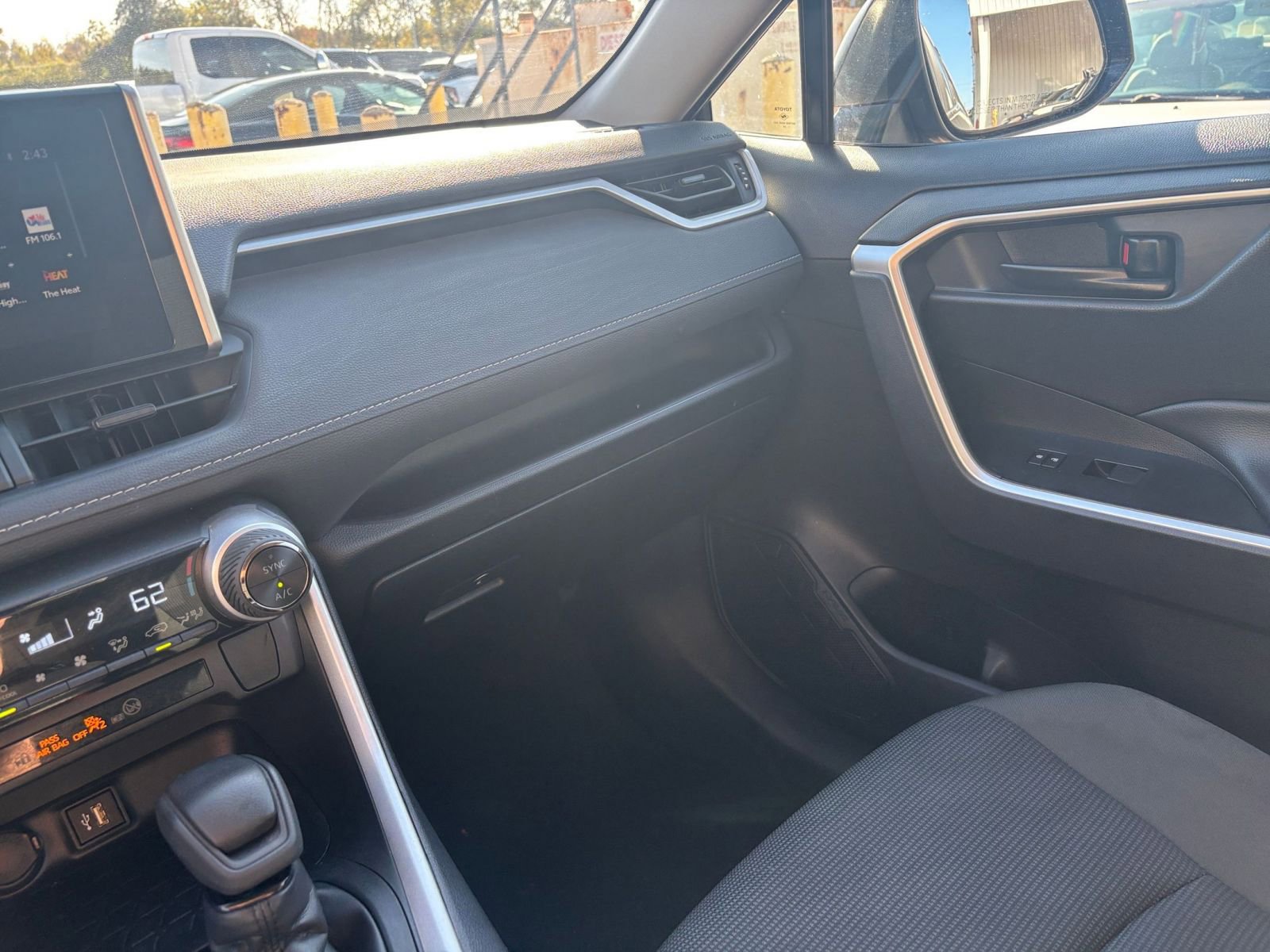 Thumbnail: 2025 Toyota RAV4 - 34