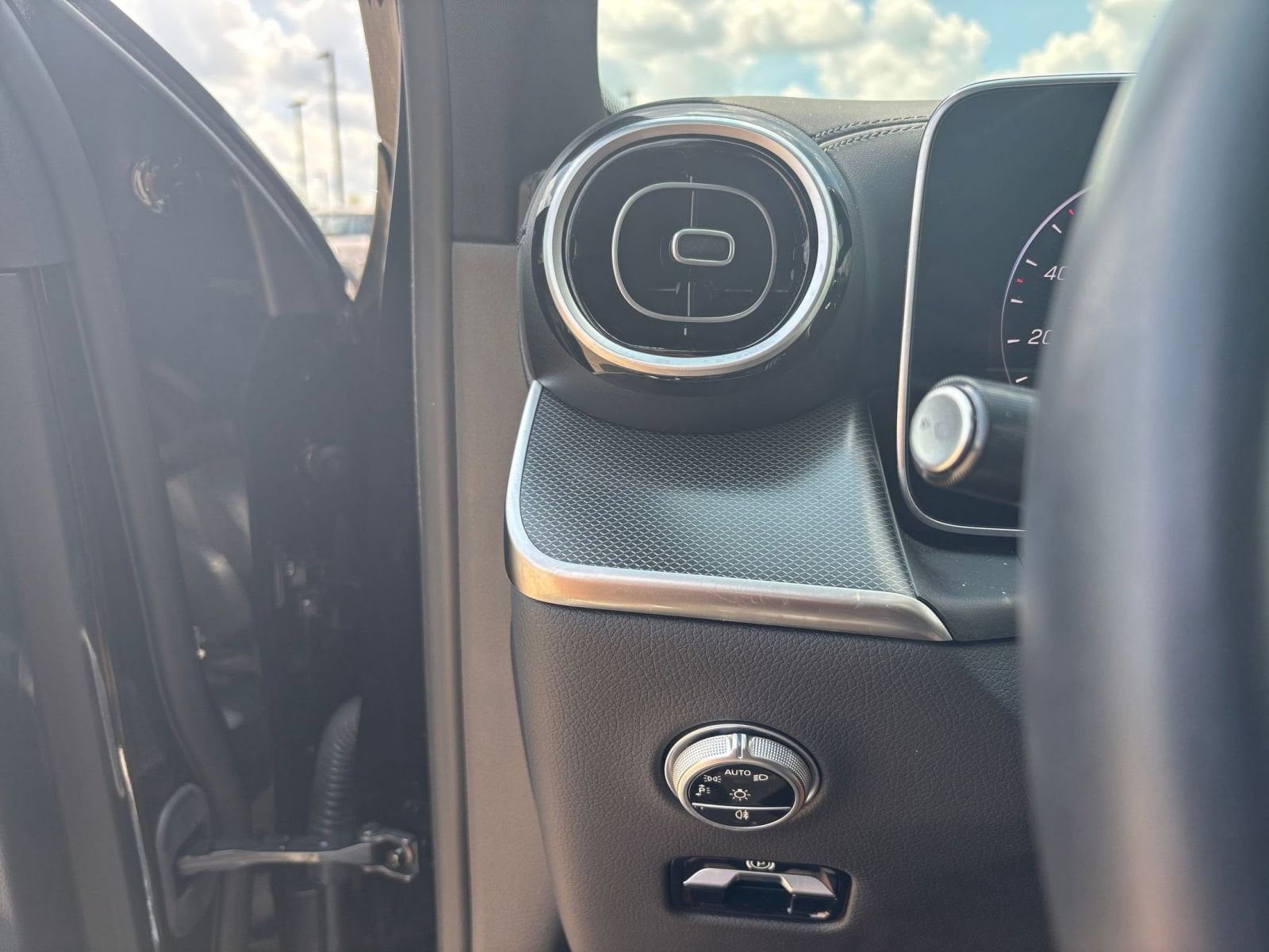 Thumbnail: 2024 Mercedes-Benz GLC - 33