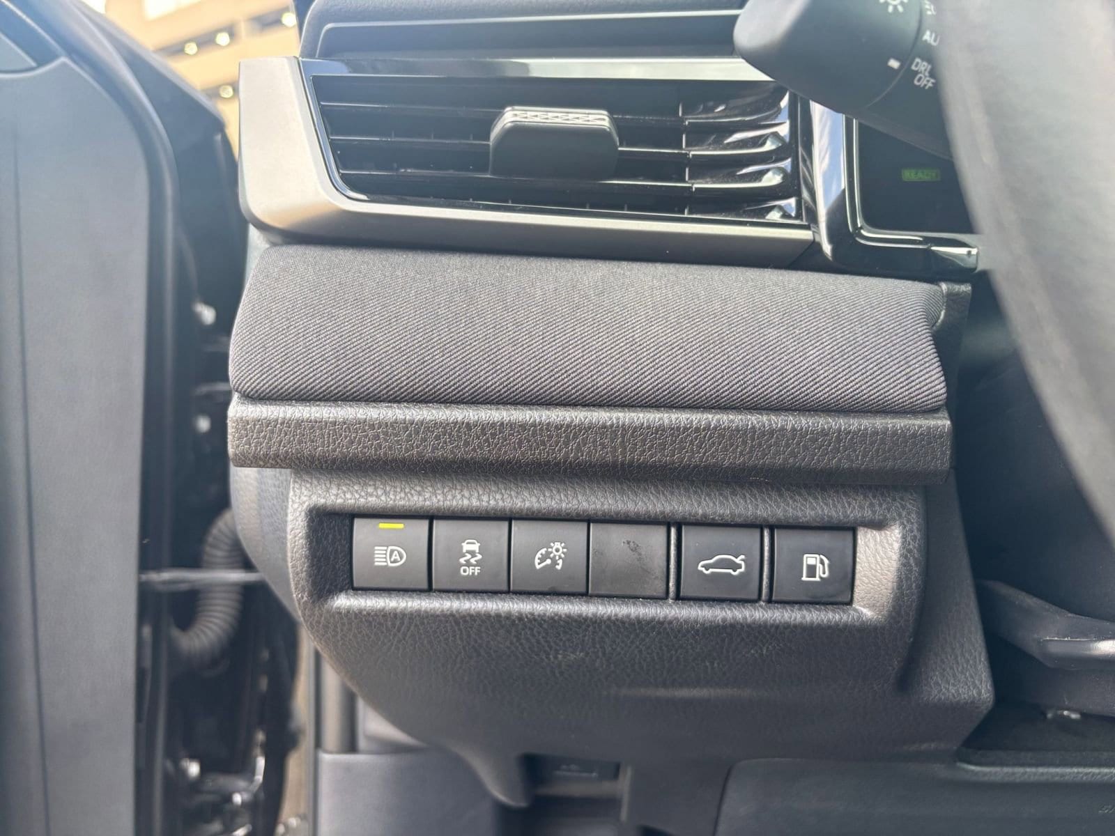 Thumbnail: 2025 Toyota Camry - 32