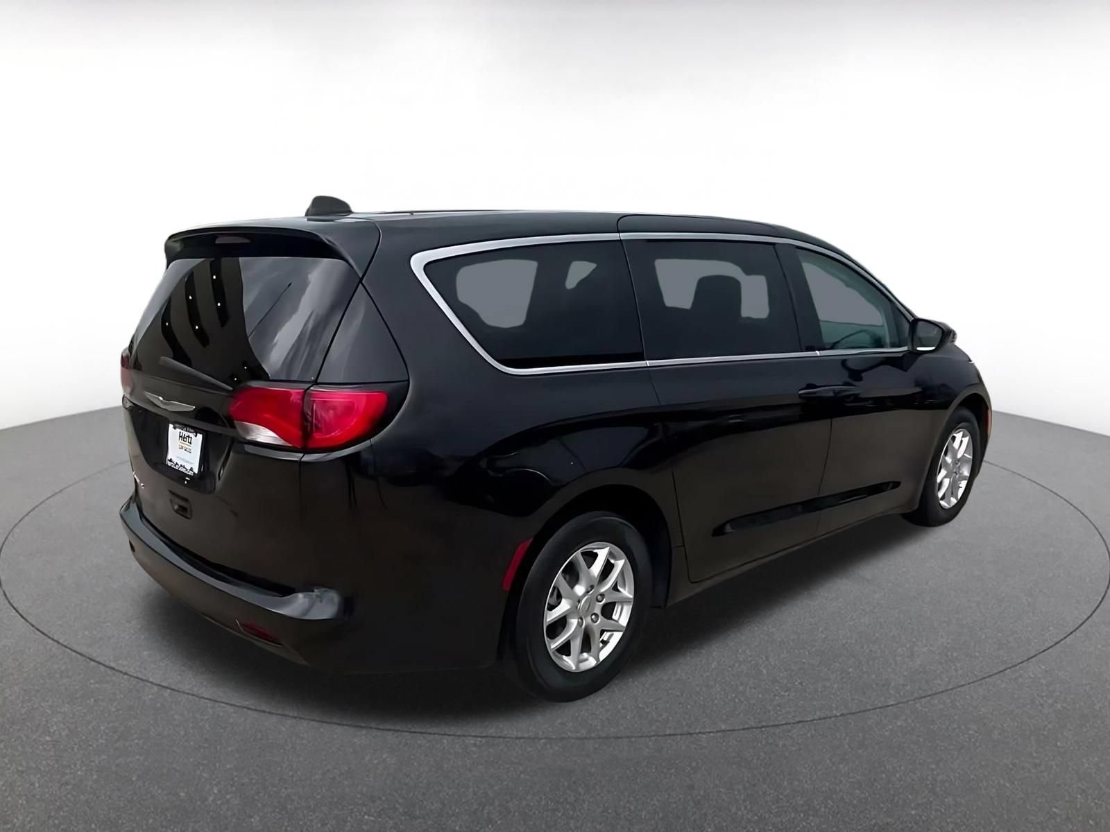 Thumbnail: 2023 Chrysler Voyager - 14