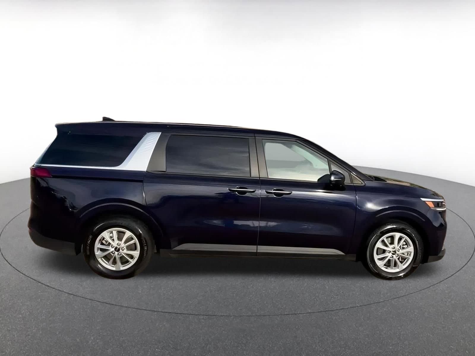 Thumbnail: 2024 Kia Carnival - 16