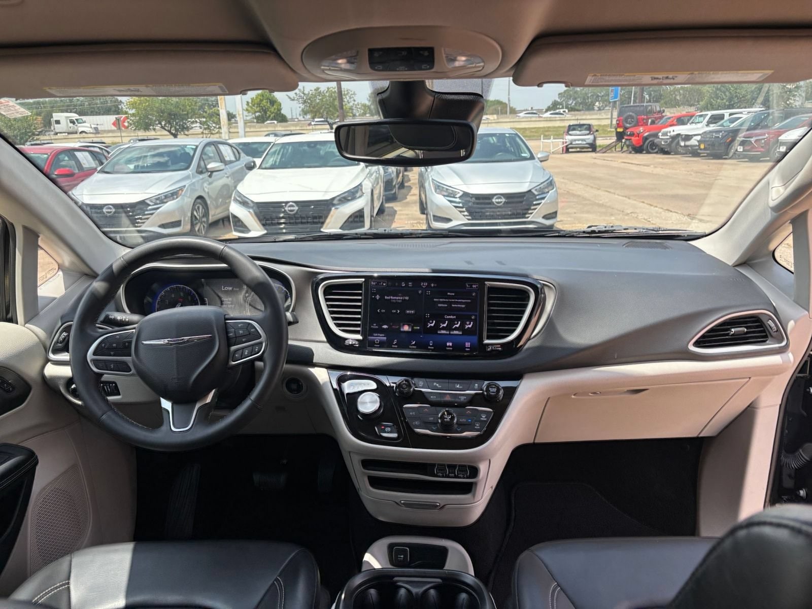 Thumbnail: 2023 Chrysler Pacifica - 35