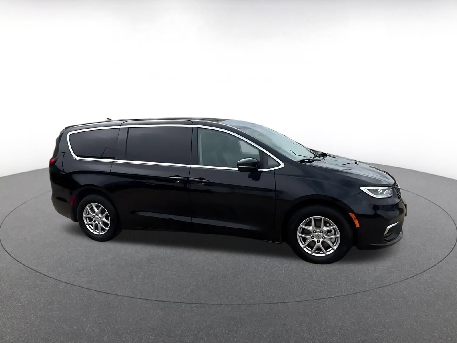 Thumbnail: 2024 Chrysler Pacifica - 2