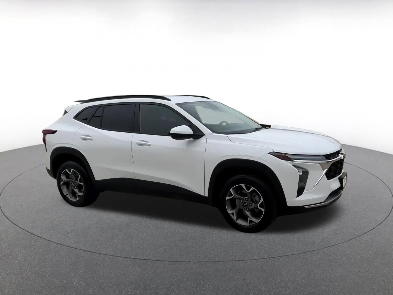 Thumbnail: 2025 Chevrolet Trax - 2