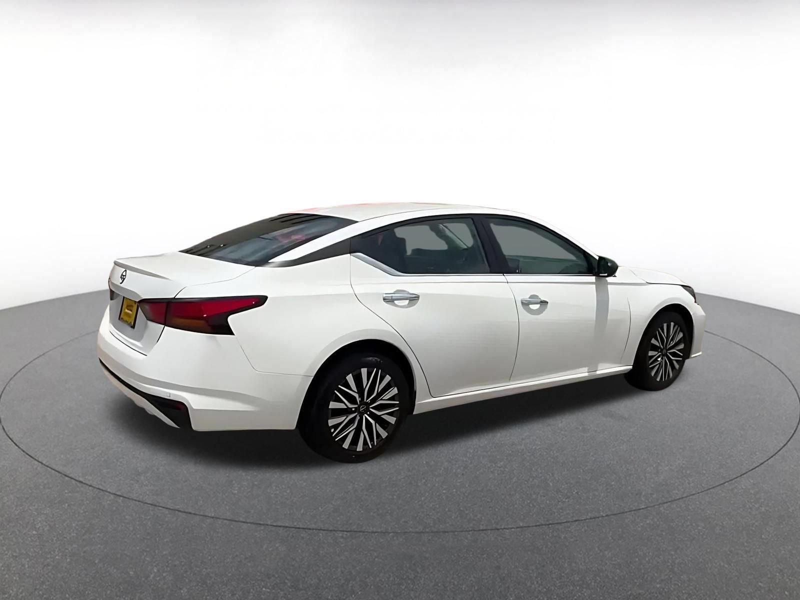 Thumbnail: 2025 Nissan Altima - 14