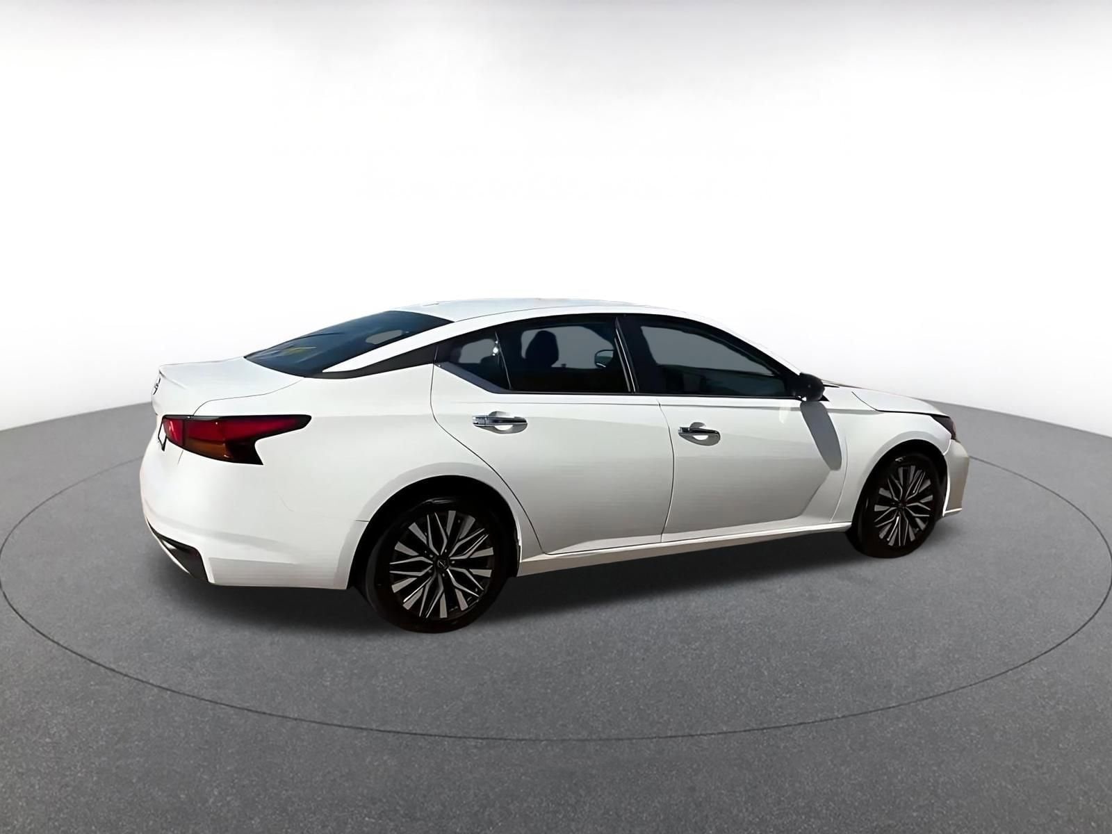 Thumbnail: 2025 Nissan Altima - 11