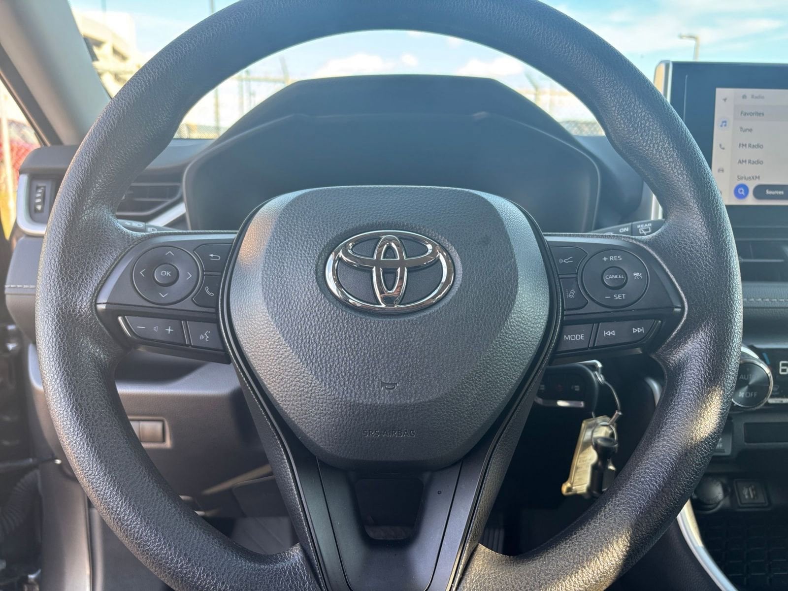 Thumbnail: 2025 Toyota RAV4 - 25