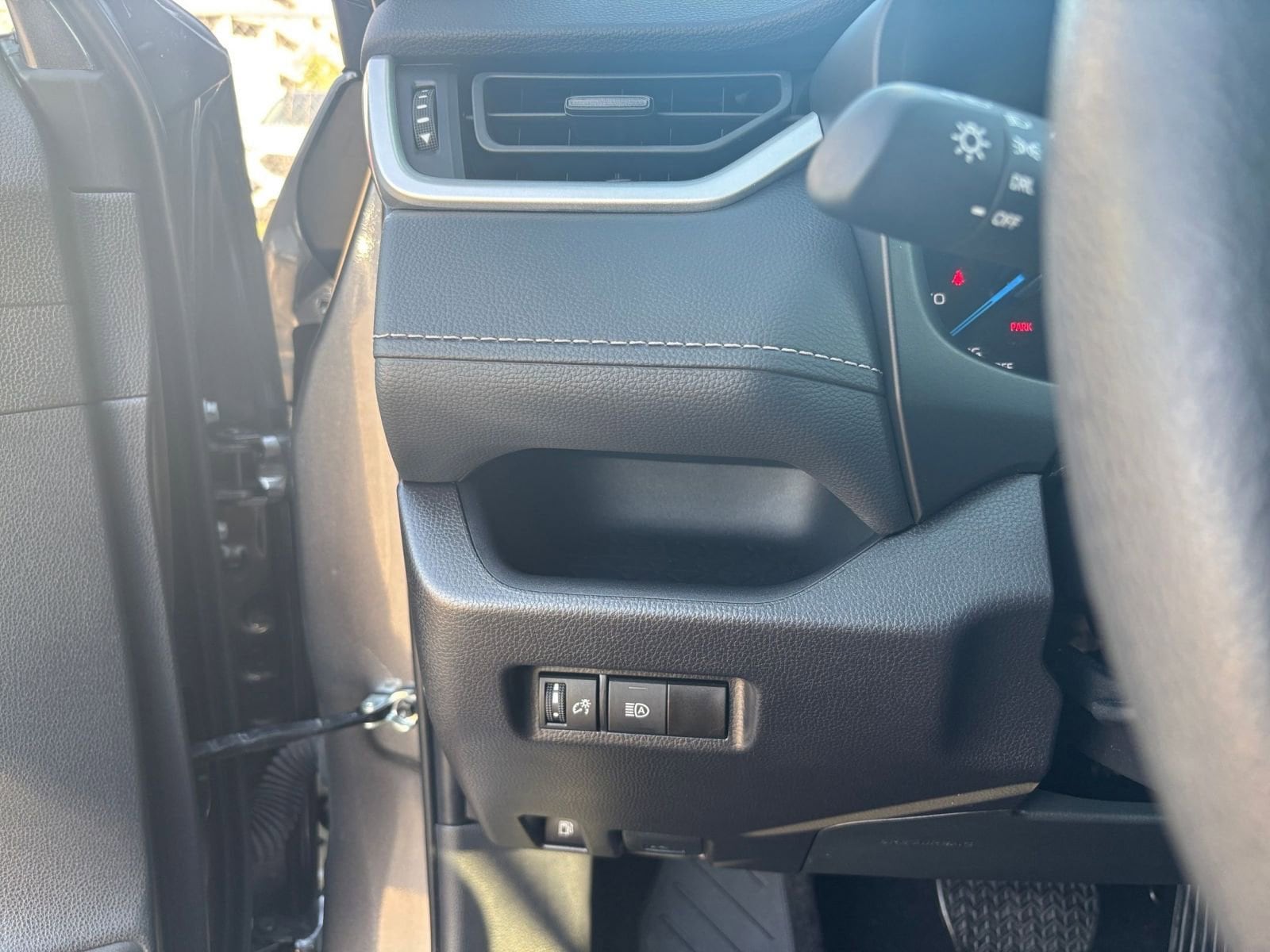 Thumbnail: 2025 Toyota RAV4 - 32