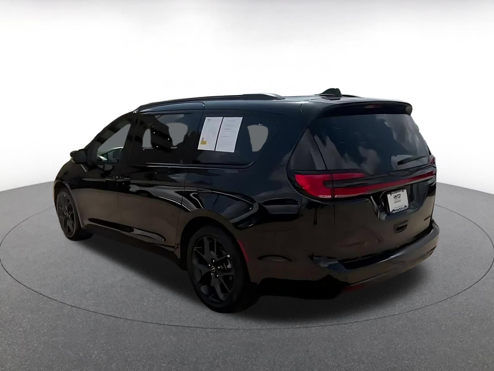 Thumbnail: 2025 Chrysler Pacifica - 10