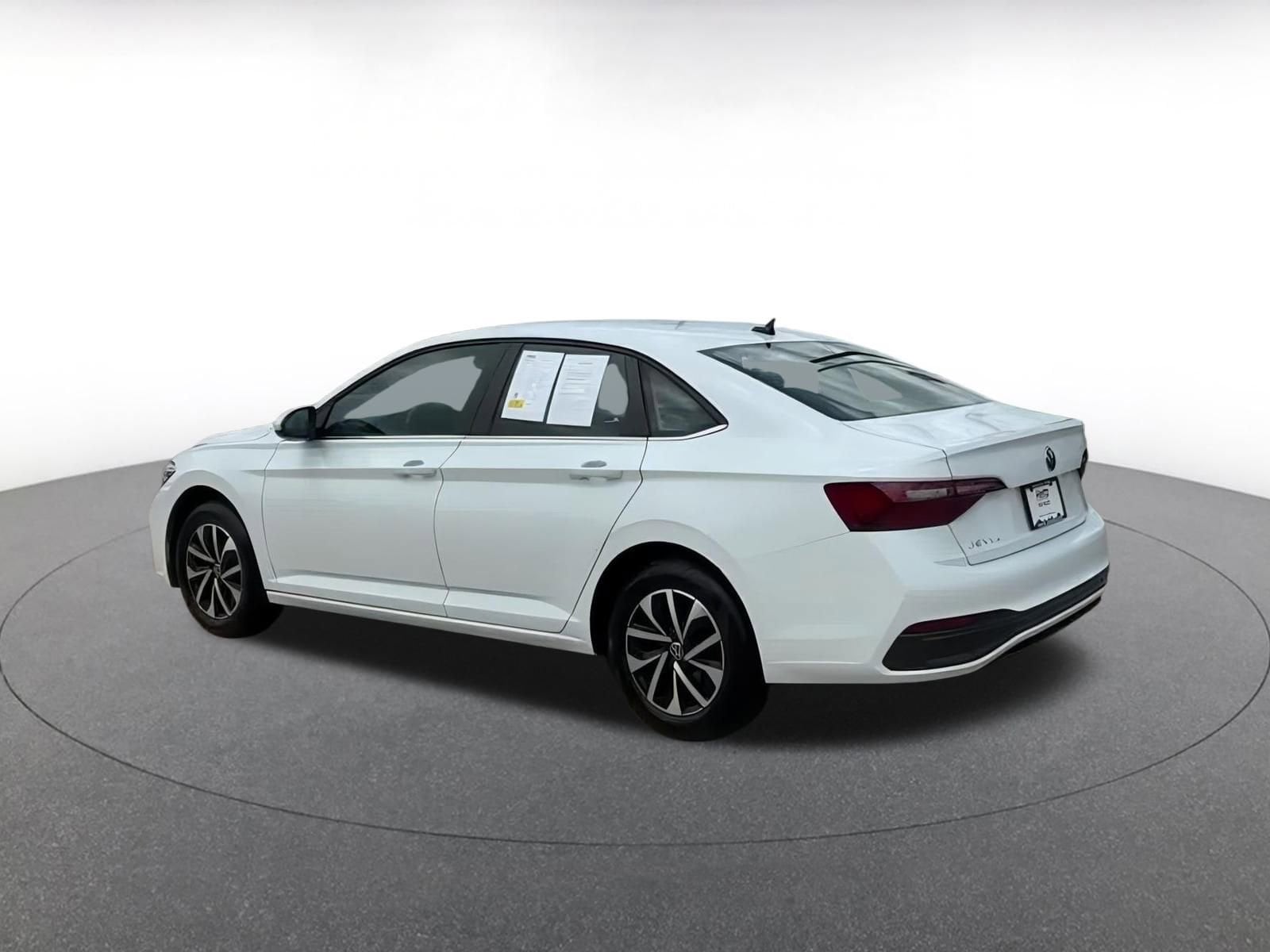Thumbnail: 2024 Volkswagen Jetta - 4