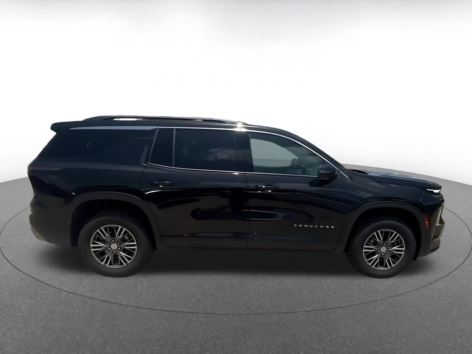 Thumbnail: 2025 Chevrolet Traverse - 16