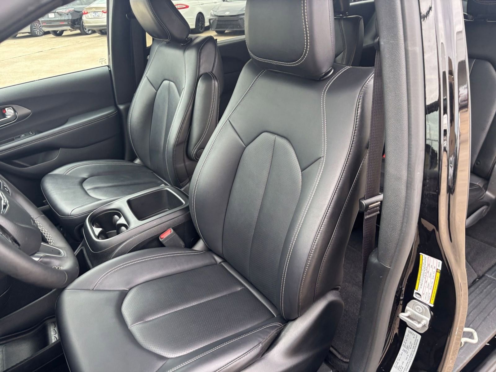 Thumbnail: 2025 Chrysler Pacifica - 33