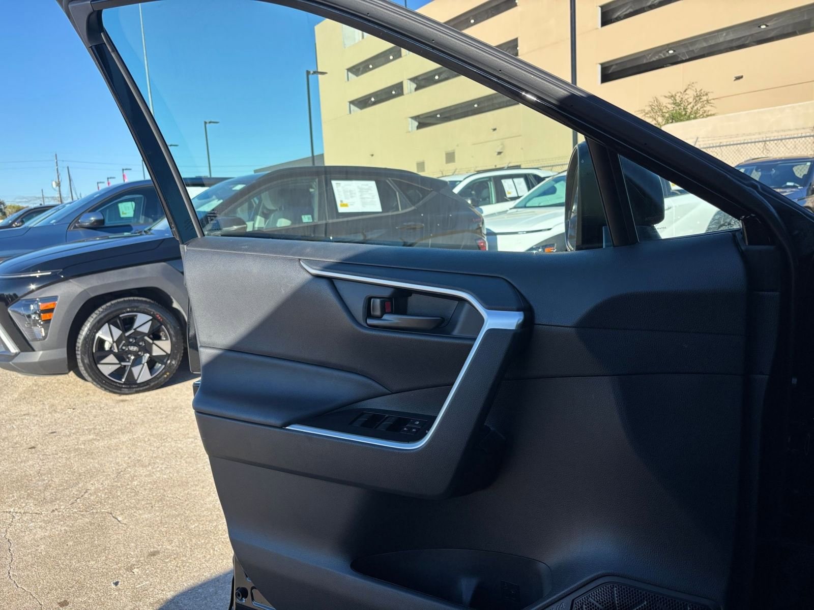 Thumbnail: 2025 Toyota RAV4 - 20