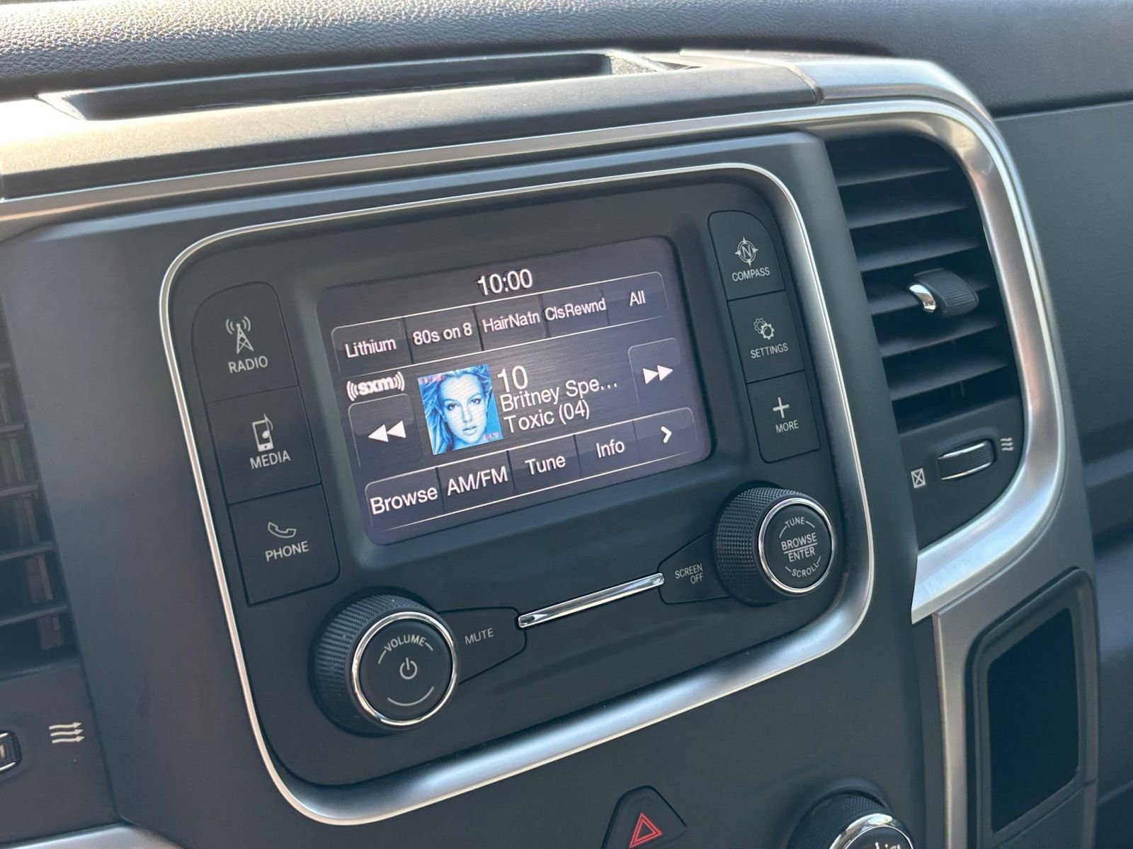 Thumbnail: 2022 RAM 1500 Classic - 21