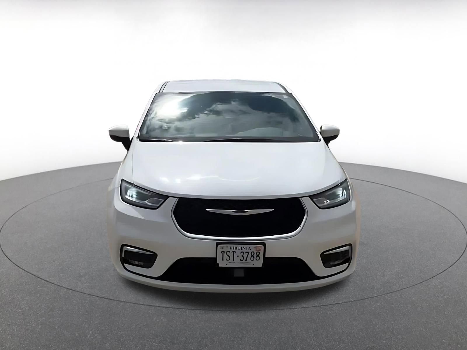 Thumbnail: 2023 Chrysler Pacifica - 4