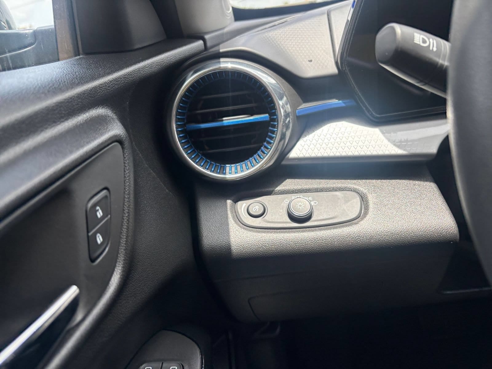 Thumbnail: 2025 Chevrolet Trax - 33