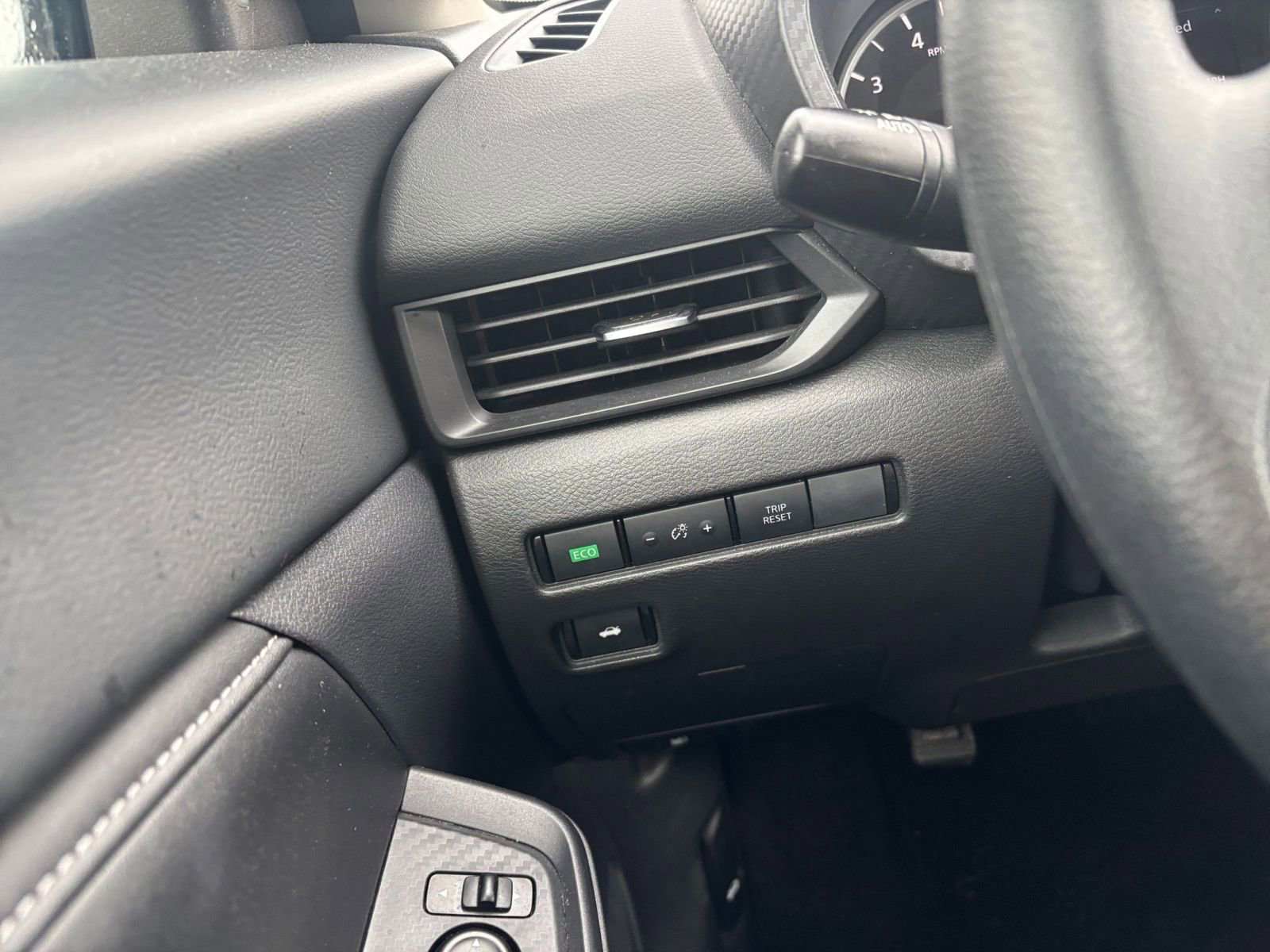 Thumbnail: 2025 Nissan Sentra - 32