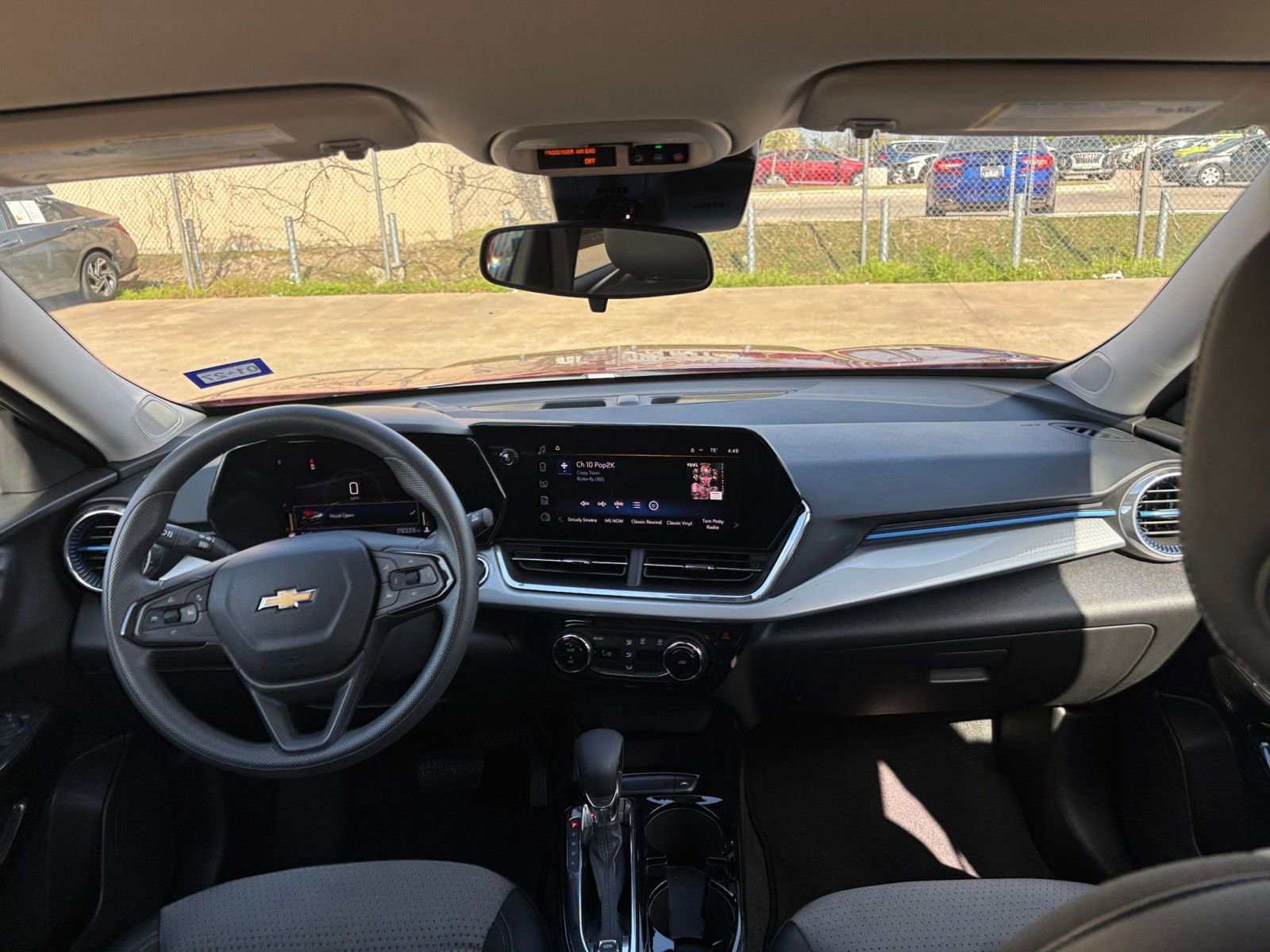 Thumbnail: 2025 Chevrolet Trax - 32