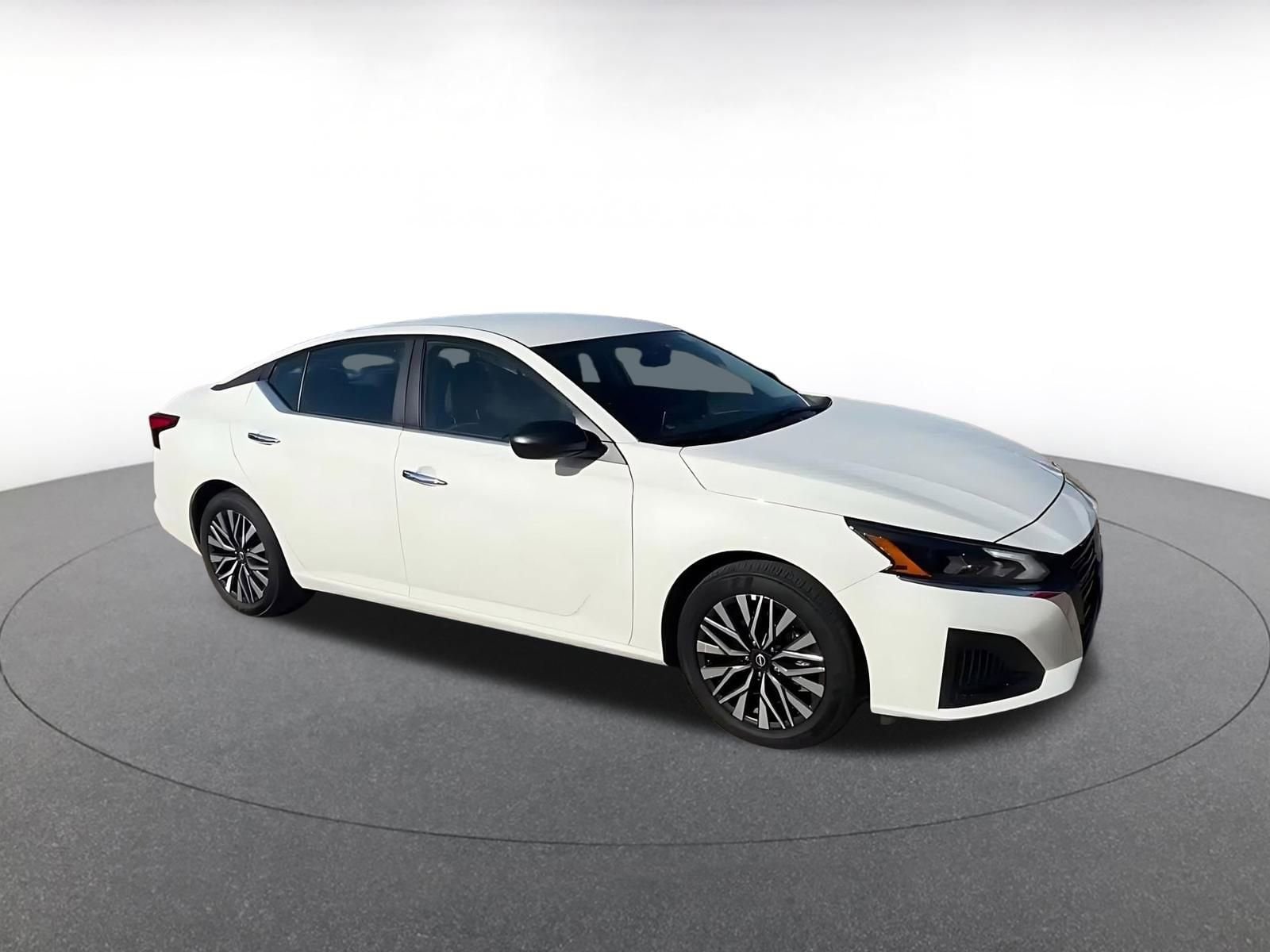 Thumbnail: 2025 Nissan Altima - 2