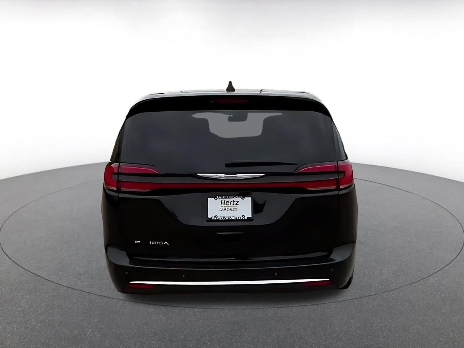 Thumbnail: 2025 Chrysler Pacifica - 12