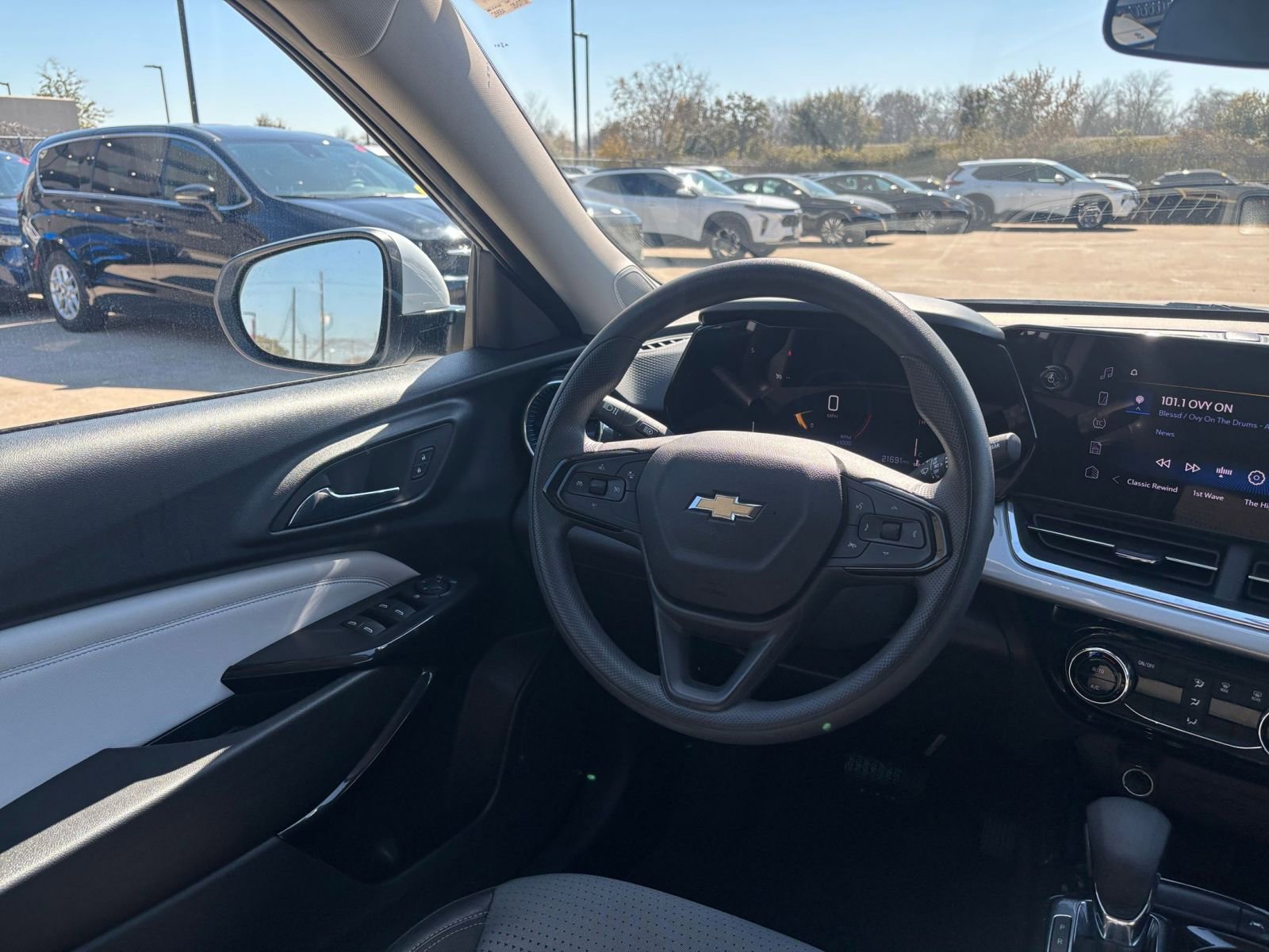 Thumbnail: 2025 Chevrolet Trax - 33