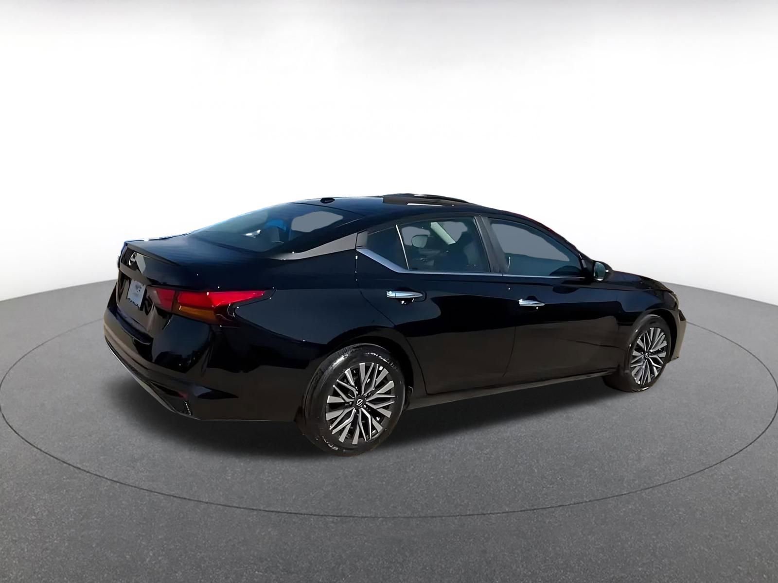 Thumbnail: 2025 Nissan Altima - 14