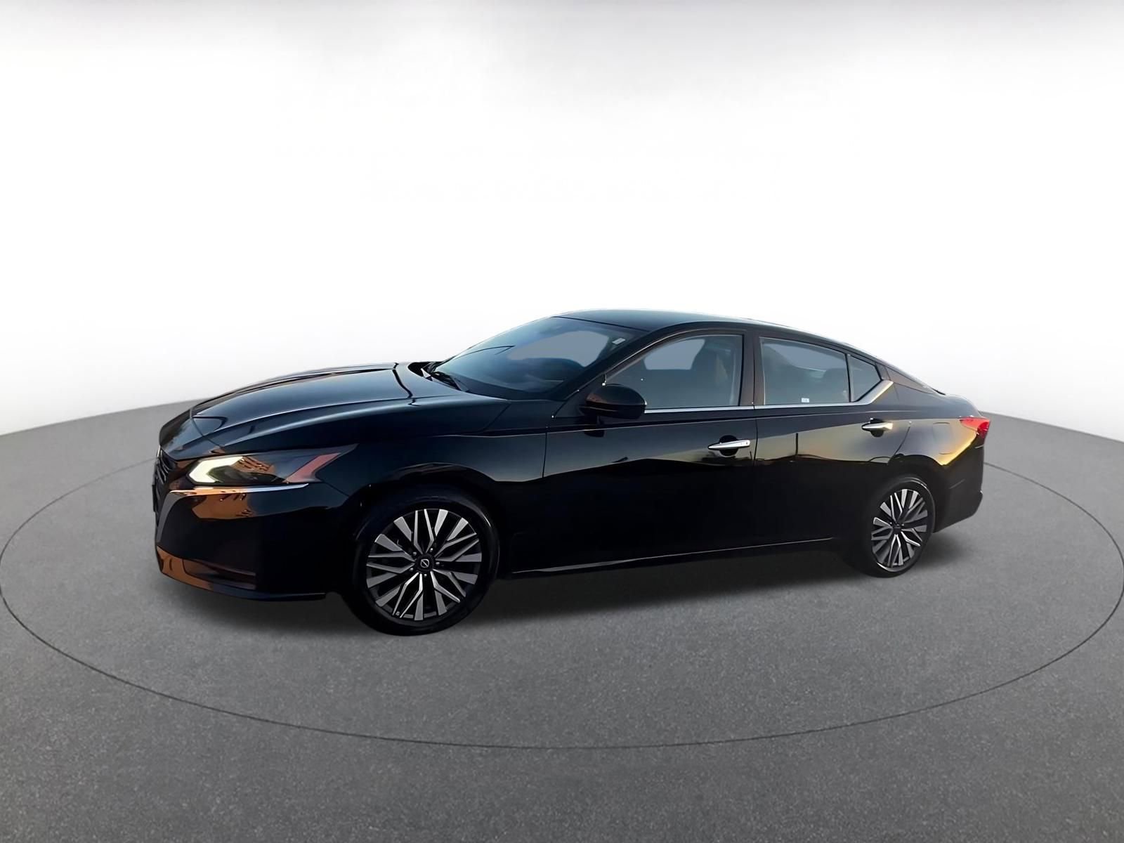 Thumbnail: 2023 Nissan Altima - 8