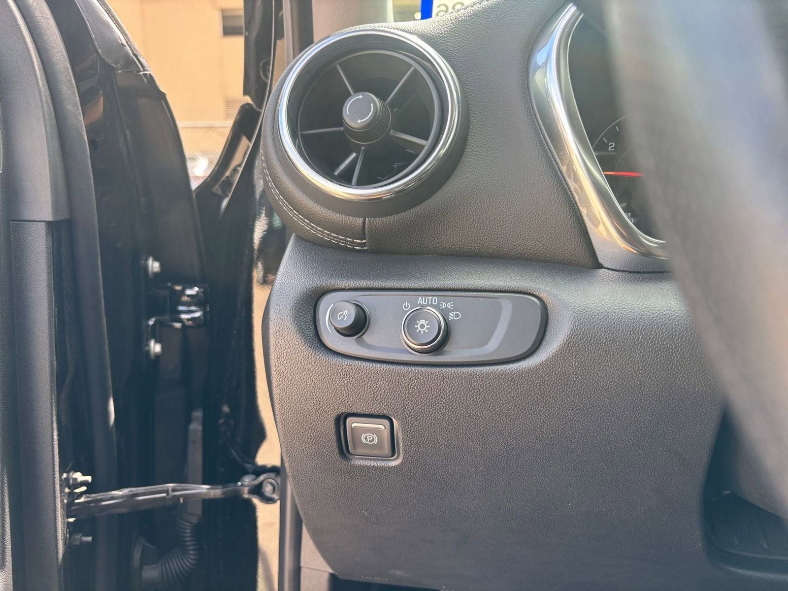 Thumbnail: 2025 Chevrolet Blazer - 33