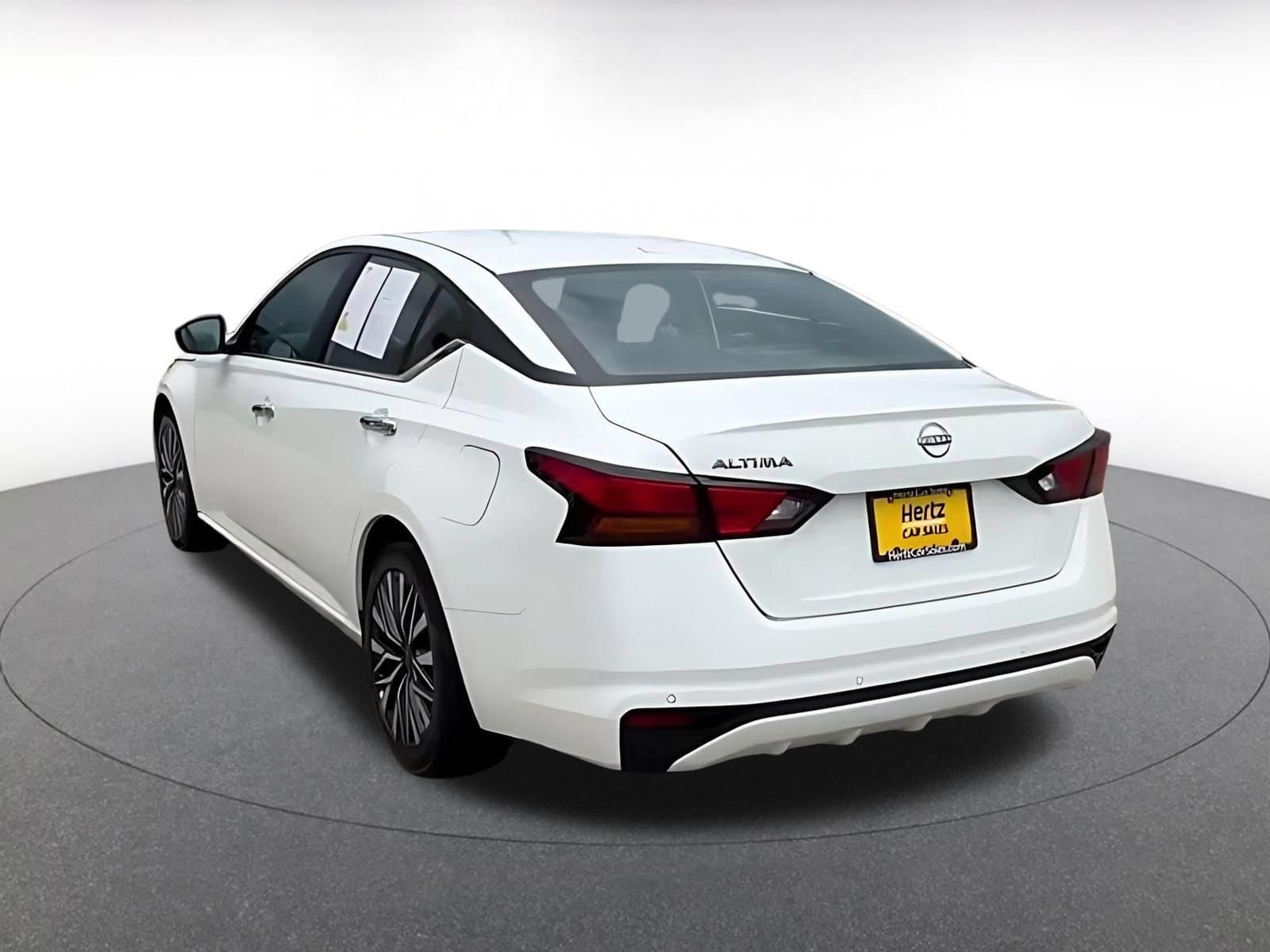 Thumbnail: 2025 Nissan Altima - 9