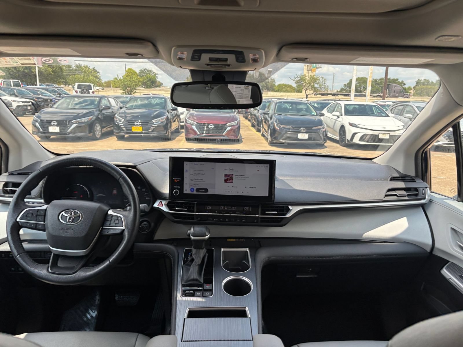Thumbnail: 2025 Toyota Sienna - 35