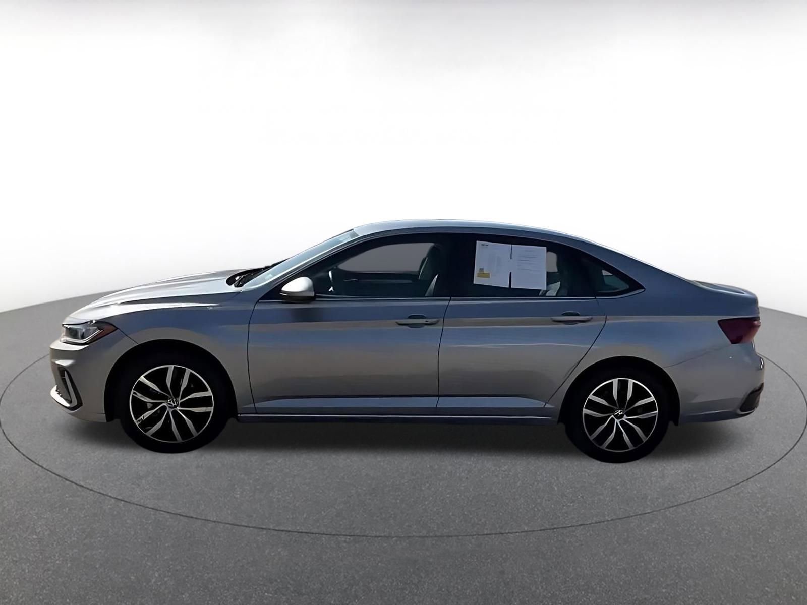 Thumbnail: 2025 Volkswagen Jetta - 9