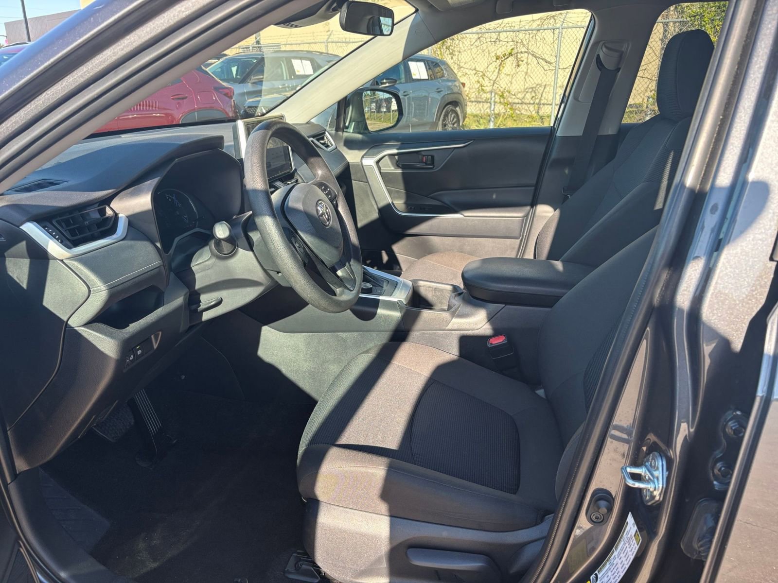 Thumbnail: 2025 Toyota RAV4 - 25