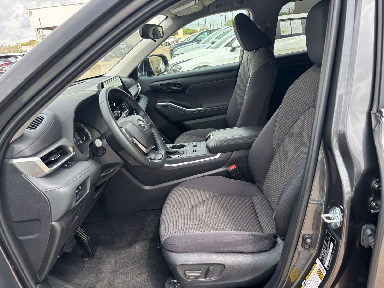 Thumbnail: 2025 Toyota Highlander - 28