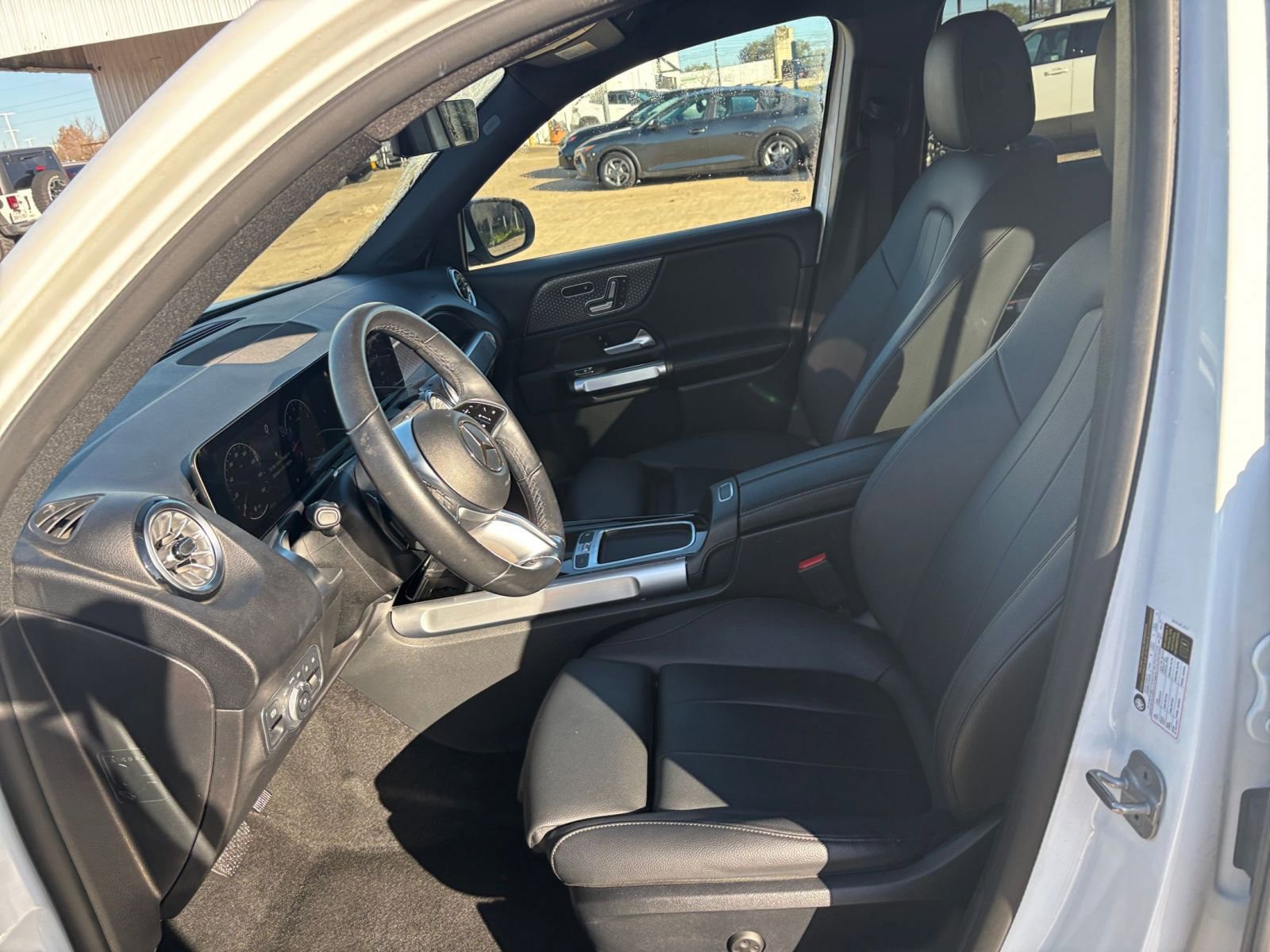 Thumbnail: 2024 Mercedes-Benz GLB - 28