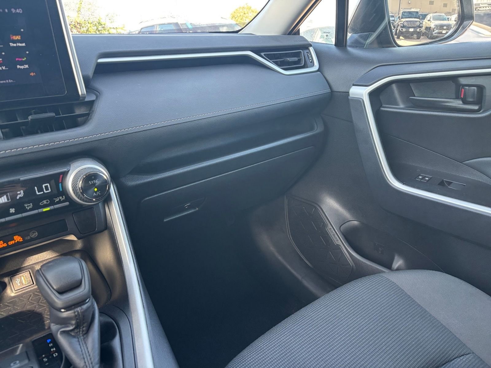 Thumbnail: 2025 Toyota RAV4 - 34