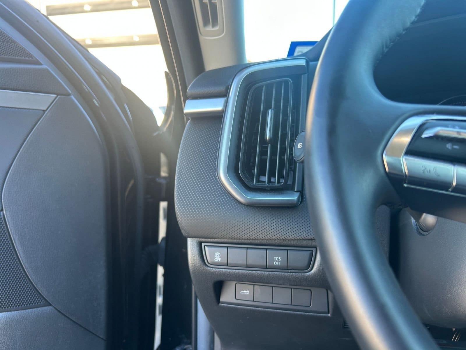 Thumbnail: 2025 Mazda CX-50 - 32